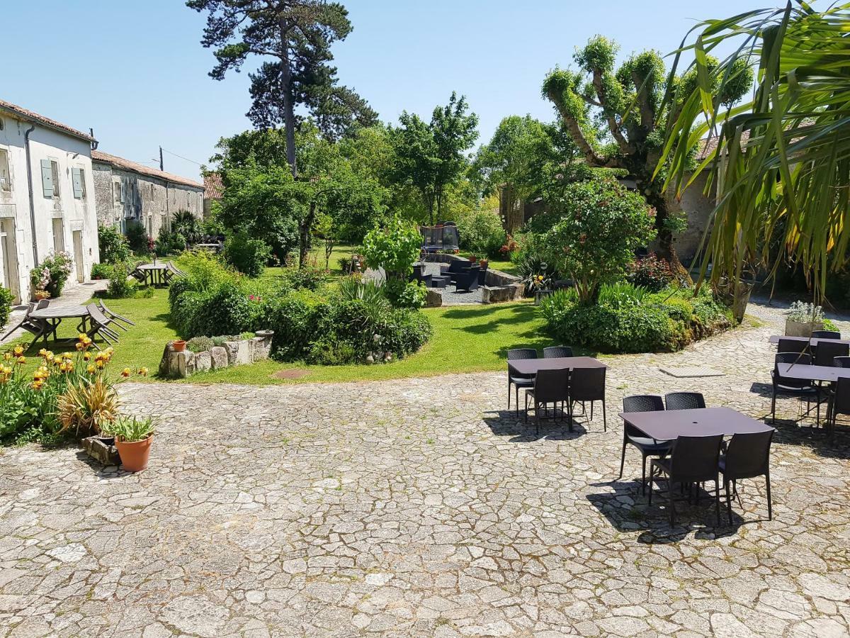 Domaine De Chantageasse Asnieres-la-Giraud Exterior photo