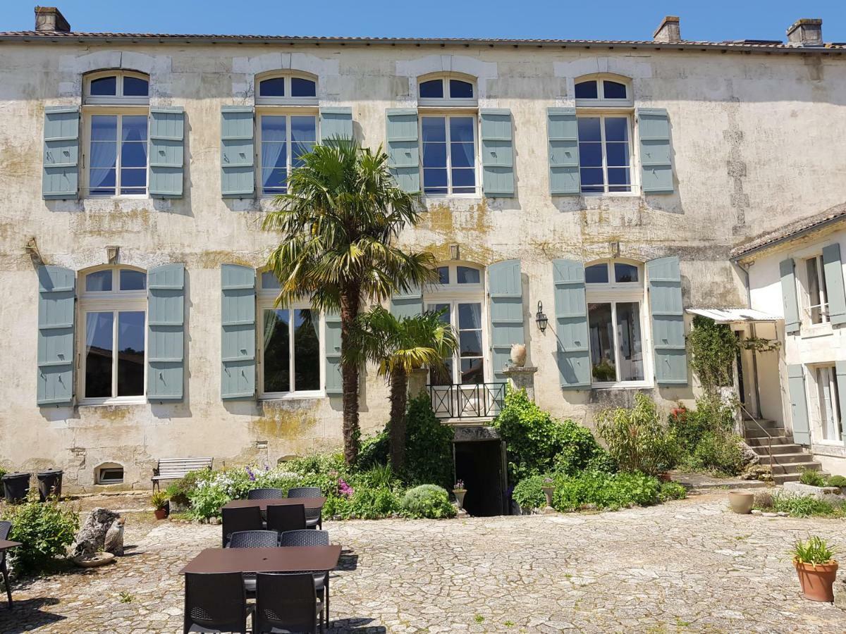Domaine De Chantageasse Asnieres-la-Giraud Exterior photo